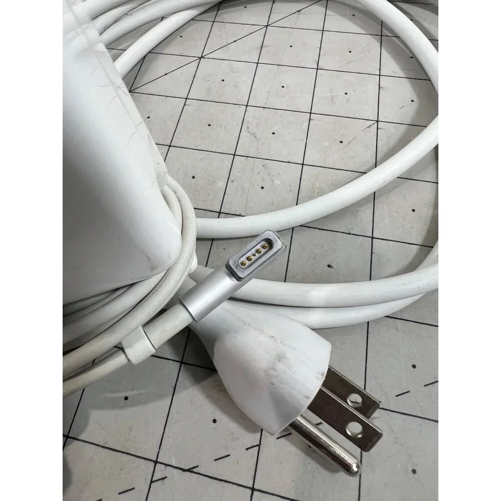 Apple White Power Adapter with Cable